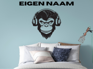 Stoere gorilla muursticker met koptelefoon en gepersonaliseerde naam voor slaapkamer, kinderkamer of gamekamer.