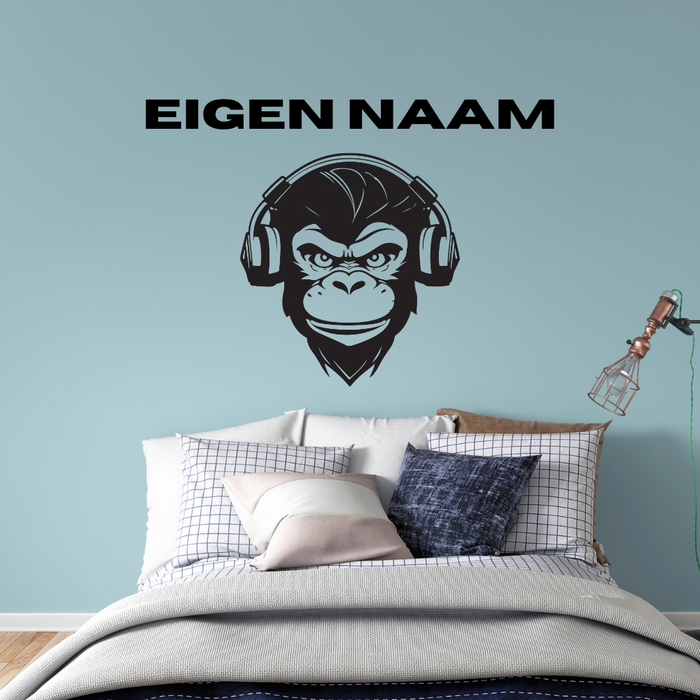Stoere gorilla muursticker met koptelefoon en gepersonaliseerde naam voor slaapkamer, kinderkamer of gamekamer.